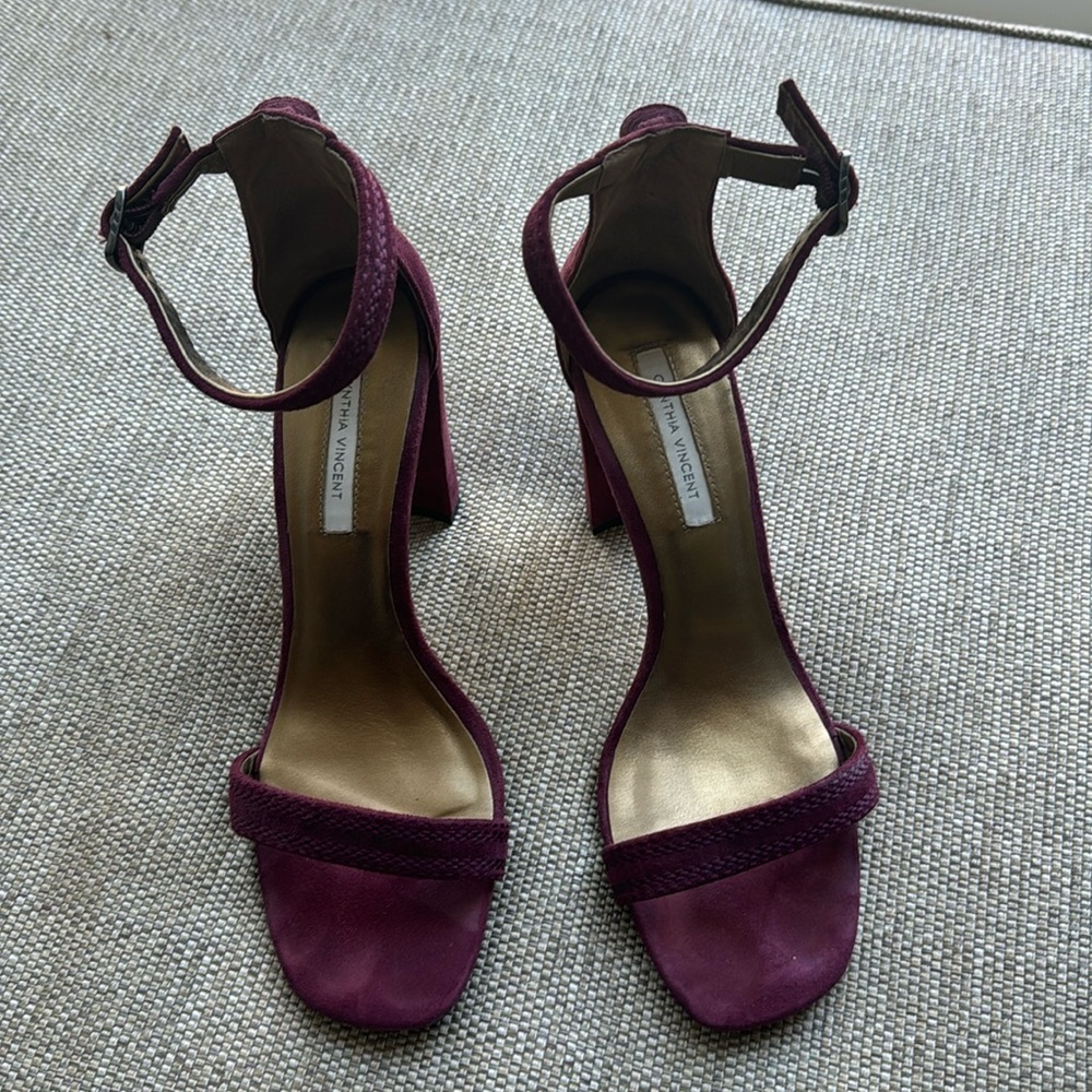 Cynthia Vincent size 9 sandals